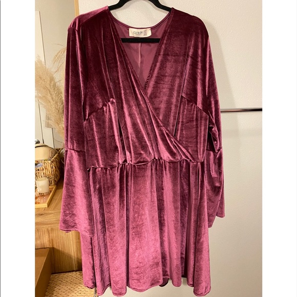 ASOS Pink Flute Sleeve Velvet Dress - US 24 - Picture 2 of 5